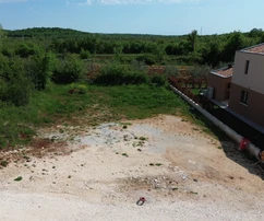 Istria, Višnjan: Terreno edificabile vicino a Parenzo e al mare