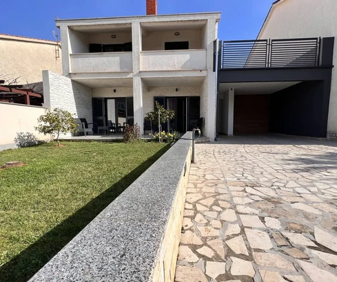 Dom na sprzedaż w Valbandonie położony blisko morza w Chorwacji