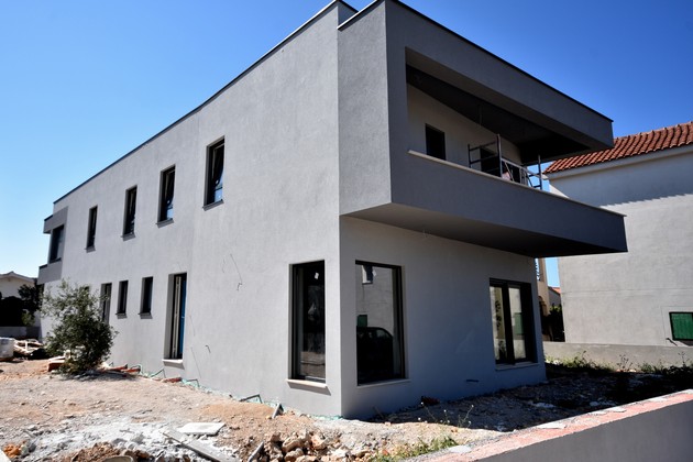 Maison à vendre à seulement 70 mètres de la mer à Žaborić