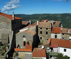 Istria, Motovun, casa de piedra para reformar con patio y local comercial