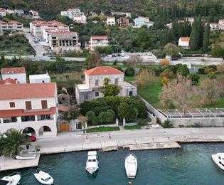 Villa in pietra in vendita direttamente sul lungomare di Dubrovnik in Croazia