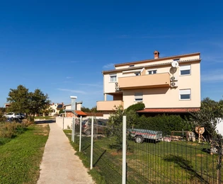 Familienhaus mit Wohnungen in Vodnjan zu verkaufen in Kroatien