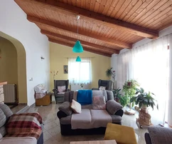 Tengerre néző, apartmanokkal rendelkező családi ház eladó Horvátországban