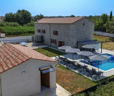 Istria, Svetvinčenat: Casa in pietra con piscina