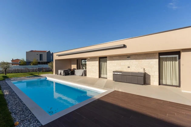 Ebenerdiges Haus mit Pool in Kaštelir-Labinci zu verkaufen in Kroatien