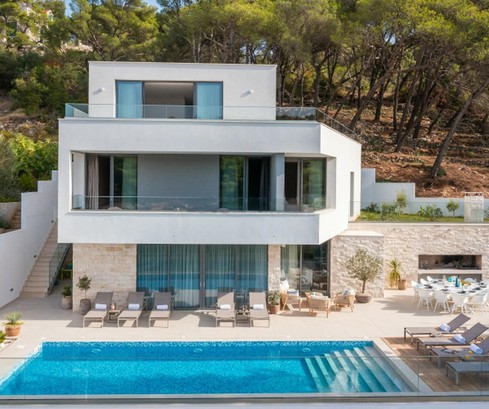 Luxusvilla in einer prestigeträchtigen Lage, Brač