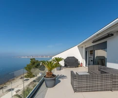 Zadar, Bibinje, apartamento de dos dormitorios con impresionantes vistas al mar, en primera línea de mar