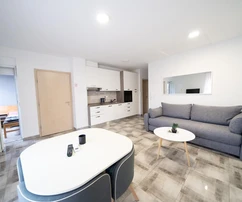 Tágas családi ház eladó Tisno csendes részén Horvátországban