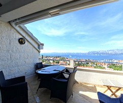 Appartement Meublé Brac avec Vue Panoramique sur la Mer