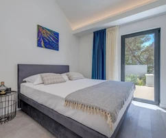 Moderne Villa mit Pool auf Brač zu verkaufen in Kroatien