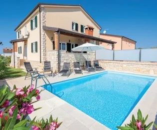 Istria, Umag: Semi-detached villa near the sea