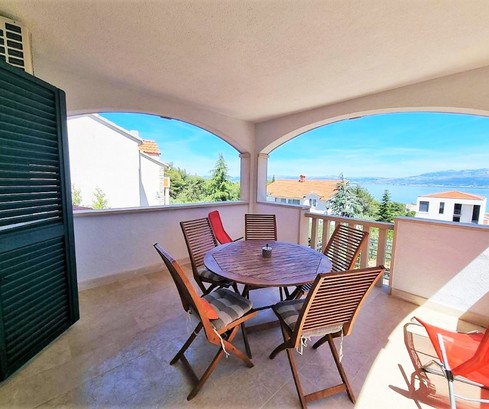 Bájos ház Brač szigetén, a tengerpart közelében, azonnal beköltözhető állapotban