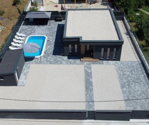 Zadar, Ninski stanovi, nowoczesny dom z basenem i sauną