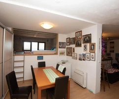Tisno, exkluzív apartmanház a tenger mellett, panorámás tengerre néző kilátással és hajóval