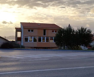 Spaziosa casa in vendita a Zara Bili Brig con vista mare in Croazia