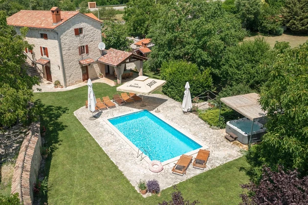 Kőből épült villa eladó Tinjanban, Isztriában Horvátországban