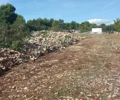 Čiovo, Okrug G., stavebný pozemok o rozlohe 922 m2 priamo pri ceste