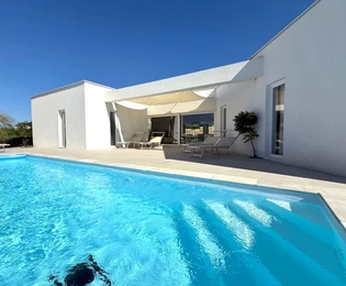 EXKLUZÍV MEDITERRÁN VILLA MEDENCÉVEL ÉS TENGERRE NÉZŐ KILÁTÁSSAL!