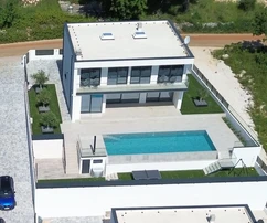Vila s bazénom na predaj v blízkosti Raše v Chorvátsku