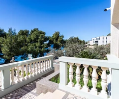 Casa junto al mar en venta en primera línea de mar en Murter Slanica, Croacia