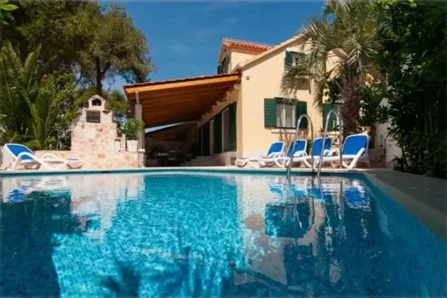 Brač, Supetar - luxury vacation property - first row to the sea.