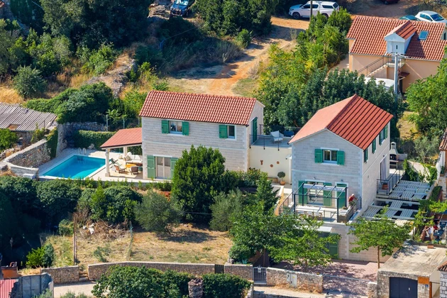 Hvar, Vrboska, predivna kamena vila u blizini mora