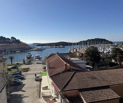 Vrsar - Attraktives dreistöckiges Haus mit Blick auf den Yachthafen und das Meer