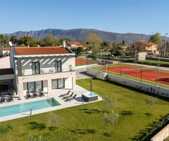 Istria, Labin: Moderný dom s bazénom a tenisom