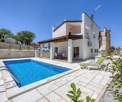 Tinjan – Moderní dvojdomek s bazénem na prodej
