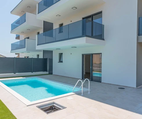 Tribunj, Neubau, Erdgeschosswohnung mit Pool, 133,46 m²