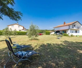 Marčana, Loborika, kvalitetna kuća na prostranoj okućnici