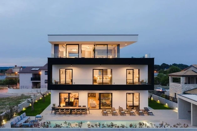Moderní a luxusní vila s bazénem a panoramatickým výhledem na moře, Pula, ISTRIE