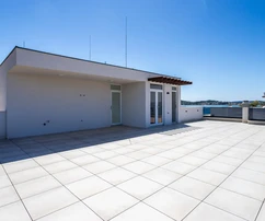 Srima, exkluzívny penthouse s priestrannými terasami a výhľadom