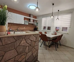 Apartamento en planta baja, isla de Krk, zona de Krk – terraza 40 m²!