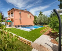 Tengerre néző menedék Fažanában, Isztriában – Kényelmes séta az Adriához