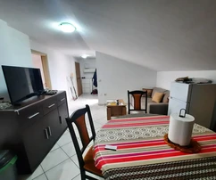 APARTAMENTO EN UNA ZONA TRANQUILA, A 700 M DE LA PLAYA.