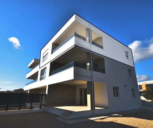 Apartamento S6 - Amplio apartamento de dos habitaciones con vista al mar en una construcción nueva