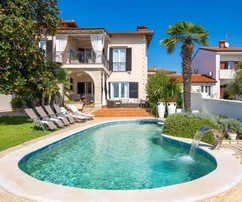 Isztria, Umag – Elegáns tengerparti villa medencével