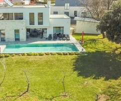 <p>Exquisita villa de 4 dormitorios con diseño moderno cerca del centro de Poreč</p>