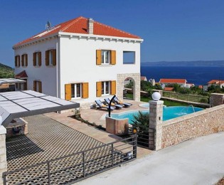 Luxusvilla auf Brač mit Meerblick und Pool