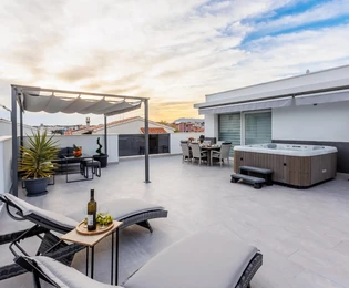 Penthouse mit Meerblick in Podstrana zu verkaufen in Kroatien