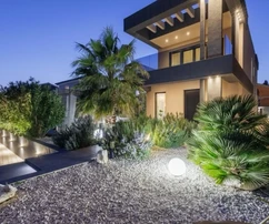 Premantura, wyjątkowa i elegancka willa z basenem na dużym zagospodarowanym ogrodzie