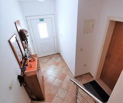 Дом на берегу моря на острове Брач ​​с двумя апартаментами на продажу