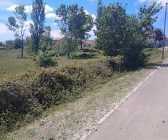 Építési telek 1 746 m² az út mellett, a repülőtér közelében