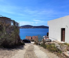 Terreno con vista al mar en Rogoznica en venta: parcela edificable de 600 m²