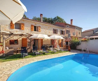 Istria, Gračišće, autentica casa in pietra istriana con piscina