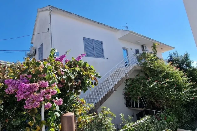 Čiovo, Okrug G. casa indipendente di 320 m2, 3 appartamenti, vista mare
