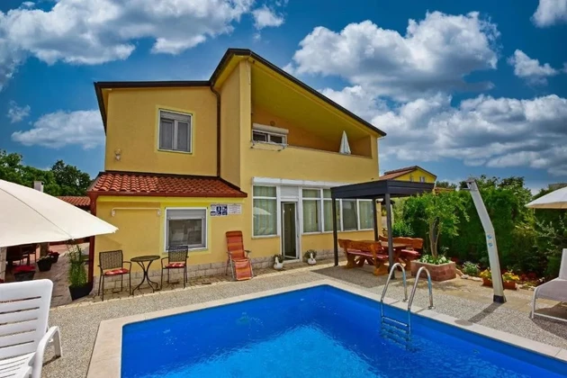 Ház medencével és öt apartmannal, Isztria, Poreč