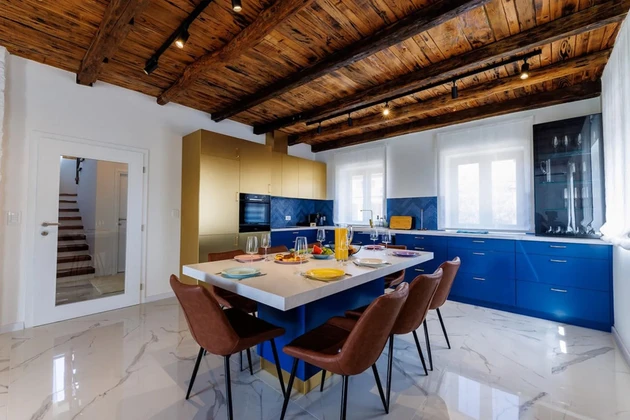 Casa moderna de piedra disponible en Svetvinčenat, Croacia