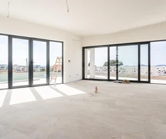 Villa bifamiliare in vendita a Vodice con piscina e vista mozzafiato in Croazia